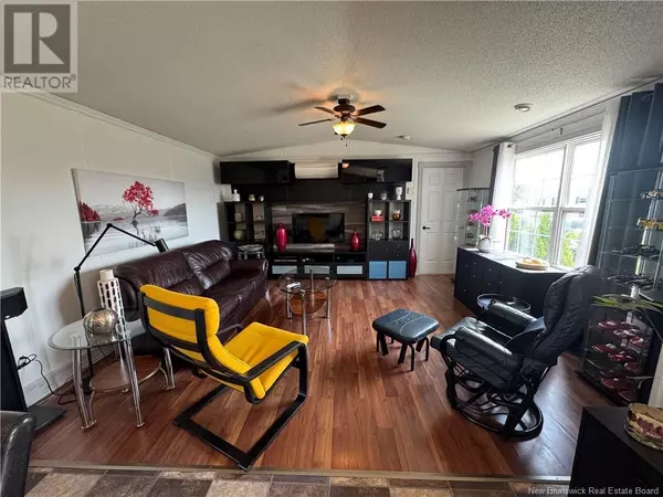 Moncton, NB E1H2Y6,17 Lobelia Street