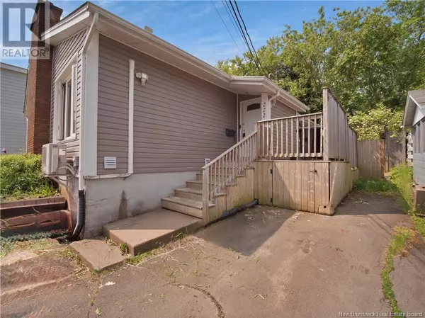 Moncton, NB E1C6K3,222 Jones Street