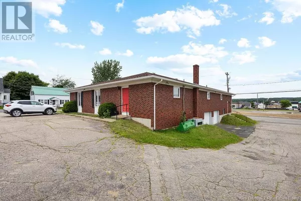 Miramichi, NB E1N3A8,35 University Avenue
