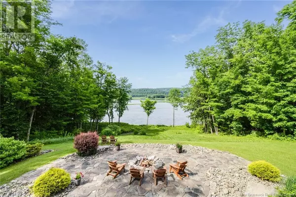 Fredericton, NB E3C1R1,2885 Woodstock Road