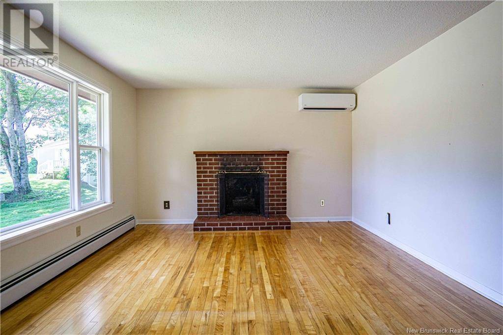 Fredericton, NB E3B4P9,84 Topcliffe Crescent