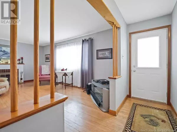 Moncton, NB E1E2W5,94 Hedgewood