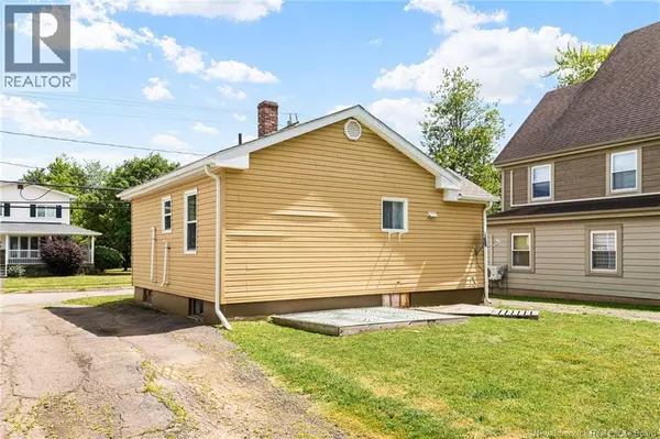 Moncton, NB E1C7C8,98 McSweeney Avenue