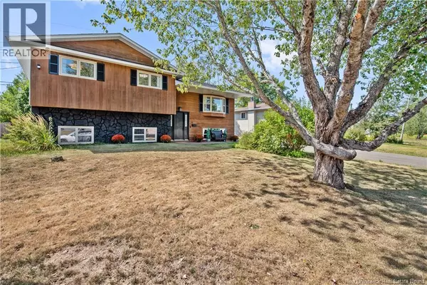 98 Henderson Avenue, Riverview, NB E1B3P3