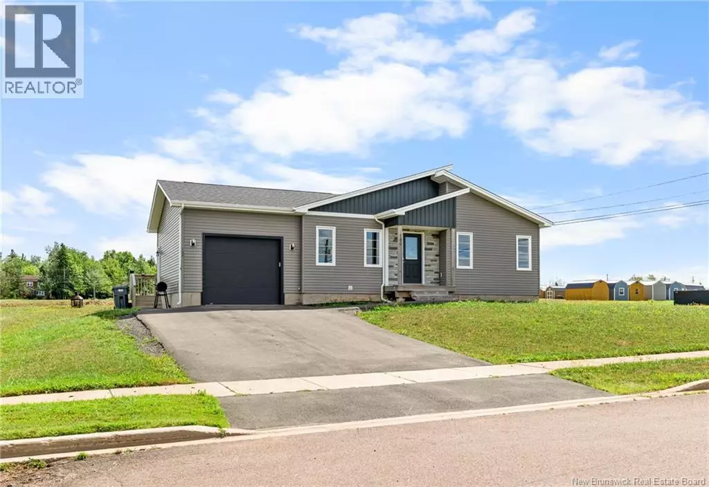 Moncton, NB E1K0A1,138-140 MacCoun