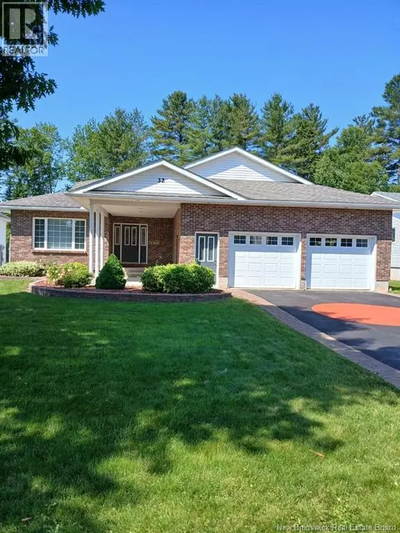 Fredericton, NB E3B7G6,32 Barbara Court