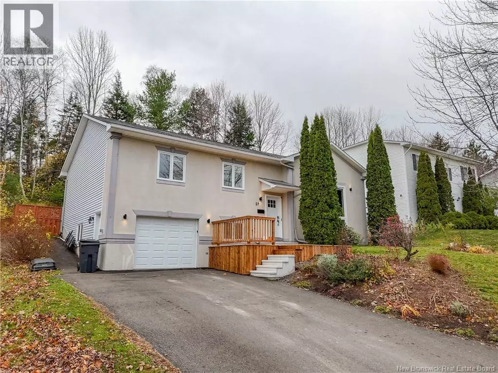 Fredericton, NB E3B6Y2,27 Stoneybrook Crescent