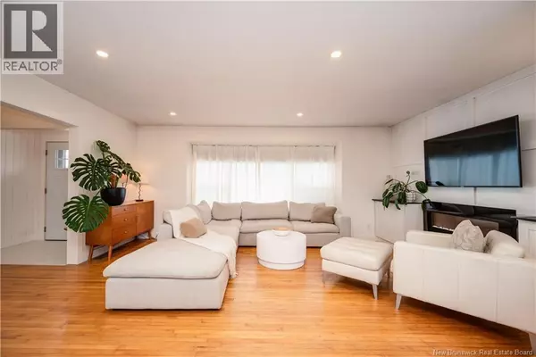 Moncton, NB E1E1S9,29 Hows Crescent