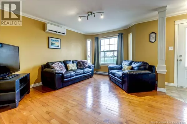 Moncton, NB E1G0L2,60 Hunterwood Street