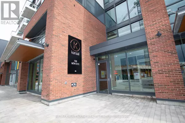 Ottawa, ON K1R0E1,320 Miwate Private #314