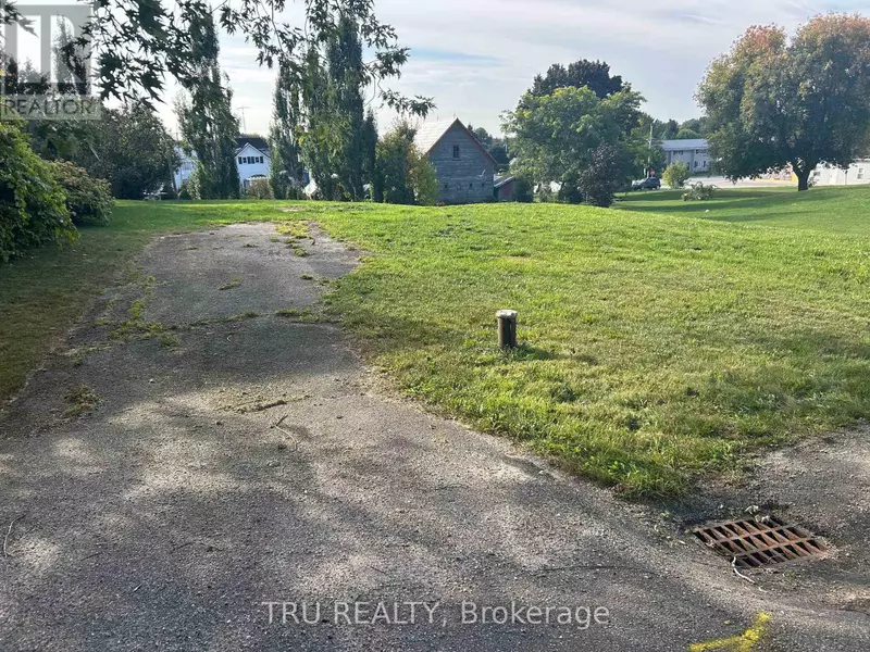 9 WELLINGTON STREET W, Athens, ON K0E1B0