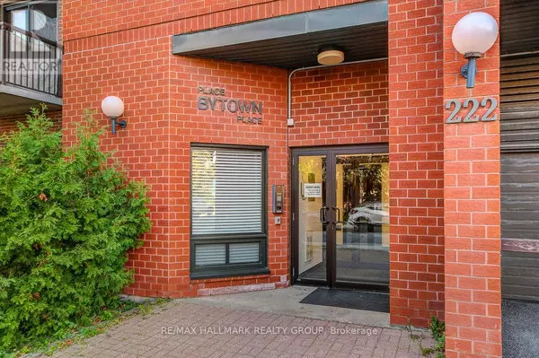 Ottawa, ON K1N5J2,222 Guigues AVE #504