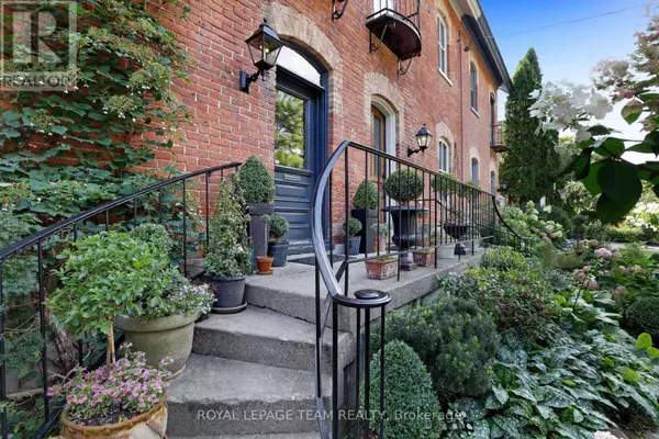 Ottawa, ON K1M2B5,161 MACKAY STREET