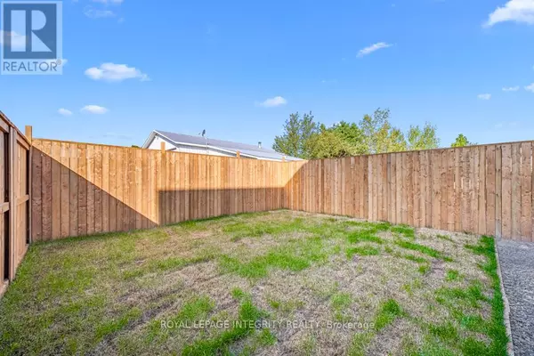 Ottawa, ON K1W0G6,875 CONTOUR ST #A