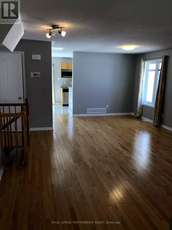 Ottawa, ON K2E0A6,294 Tivoli Private #18
