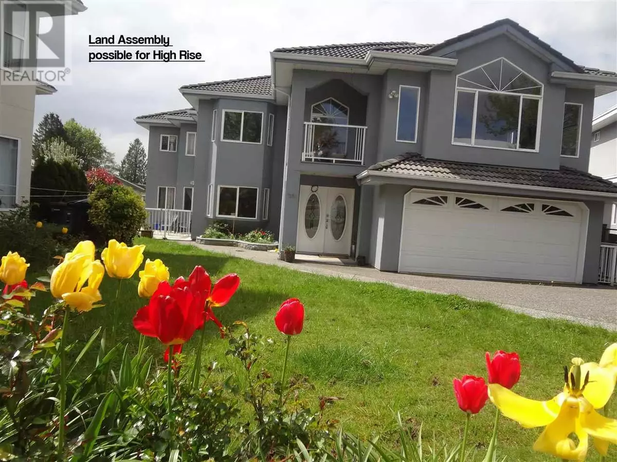 Burnaby, BC V3N4Z7,7280 15TH AVENUE