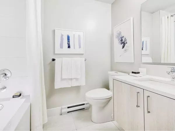 Surrey, BC V4N6S7,9718 161A ST #109