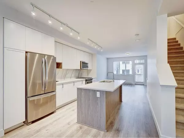 Surrey, BC V4N6S7,9718 161A ST #109