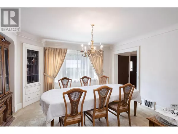 Vancouver, BC V6H1S7,1121 W 16TH AVENUE