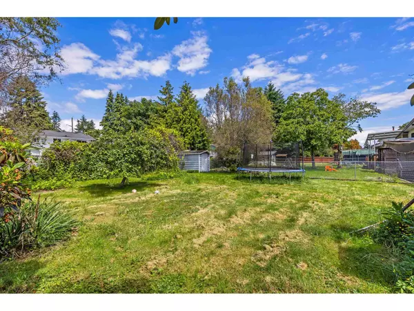 White Rock, BC V4B2Z1,13755 BLACKBURN AVENUE