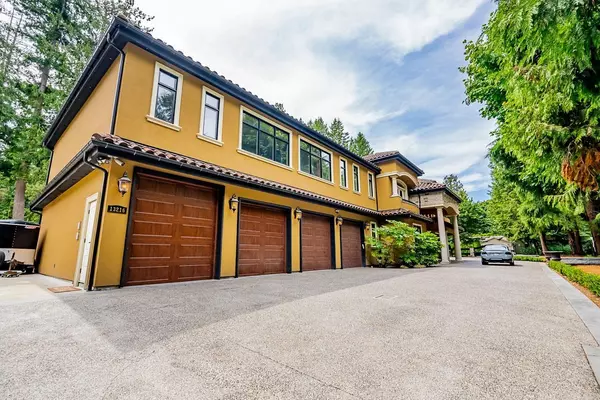 Surrey, BC V4P1K4,13216 CRESCENT ROAD