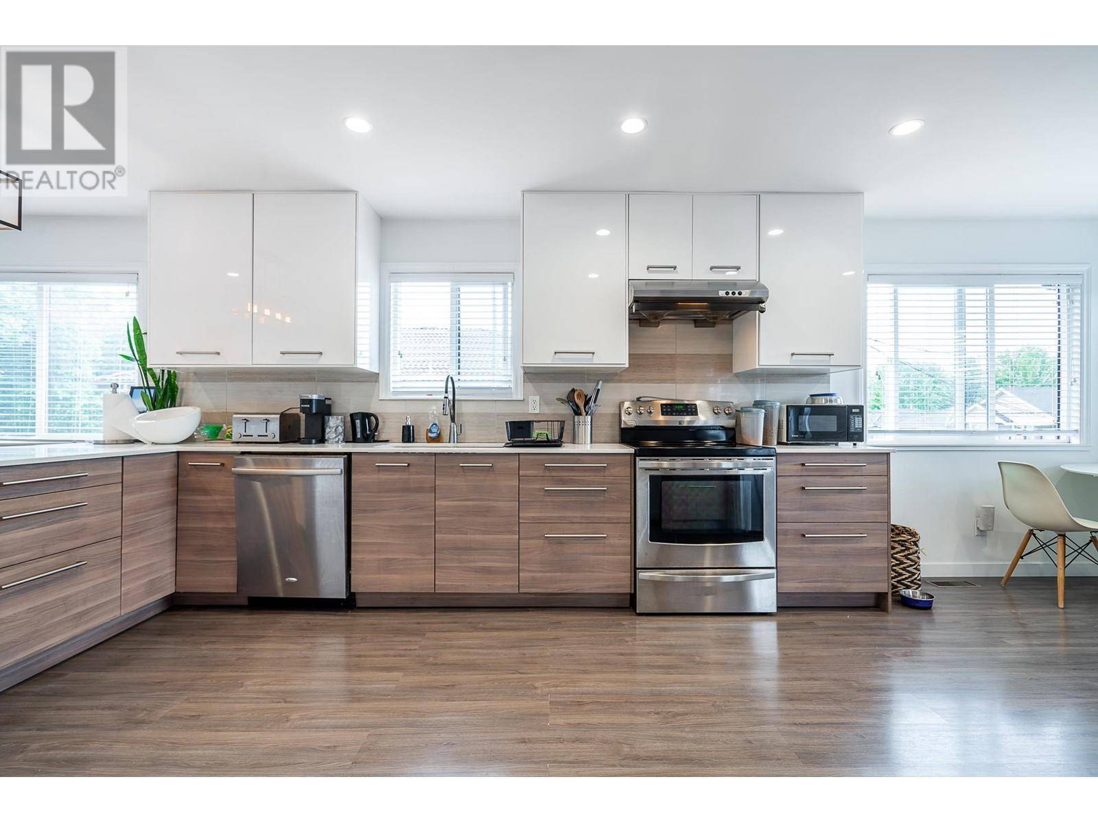 Vancouver, BC V5R1R3,3605 E 27TH AVENUE