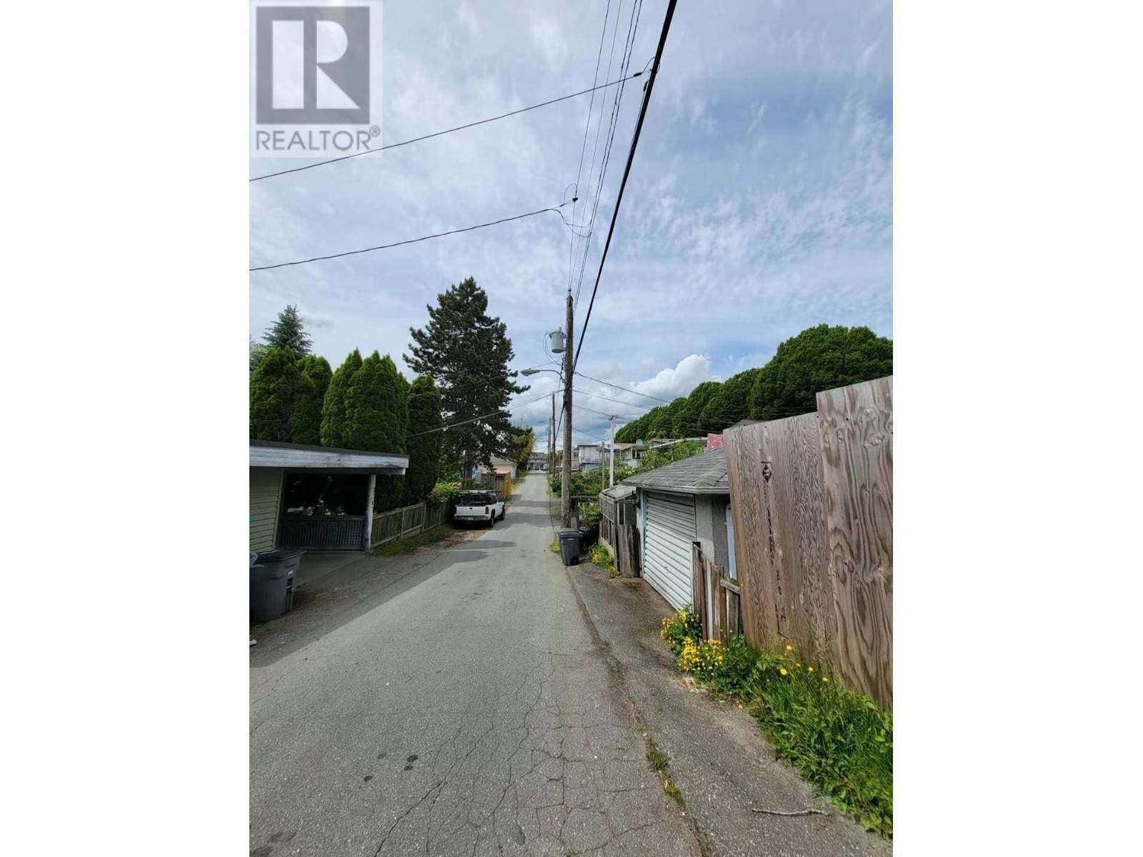 Vancouver, BC V5R4S8,2719 DUKE STREET