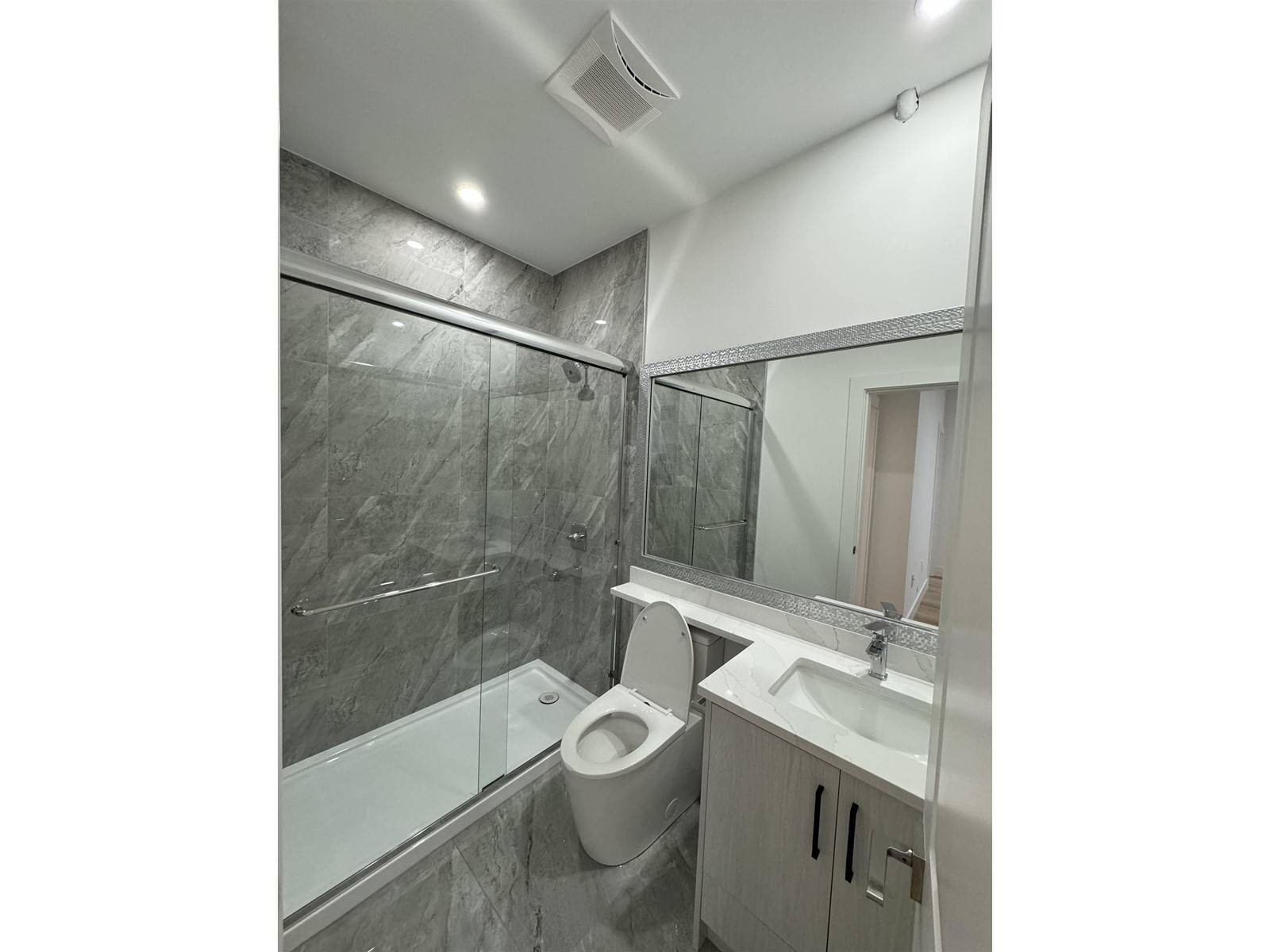 Surrey, BC V3S3T1,6261 148 STREET