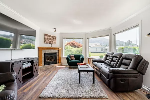 Harrison Hot Springs, BC V0M1A3,310 CHESTNUT AVENUE|Harrison Lake