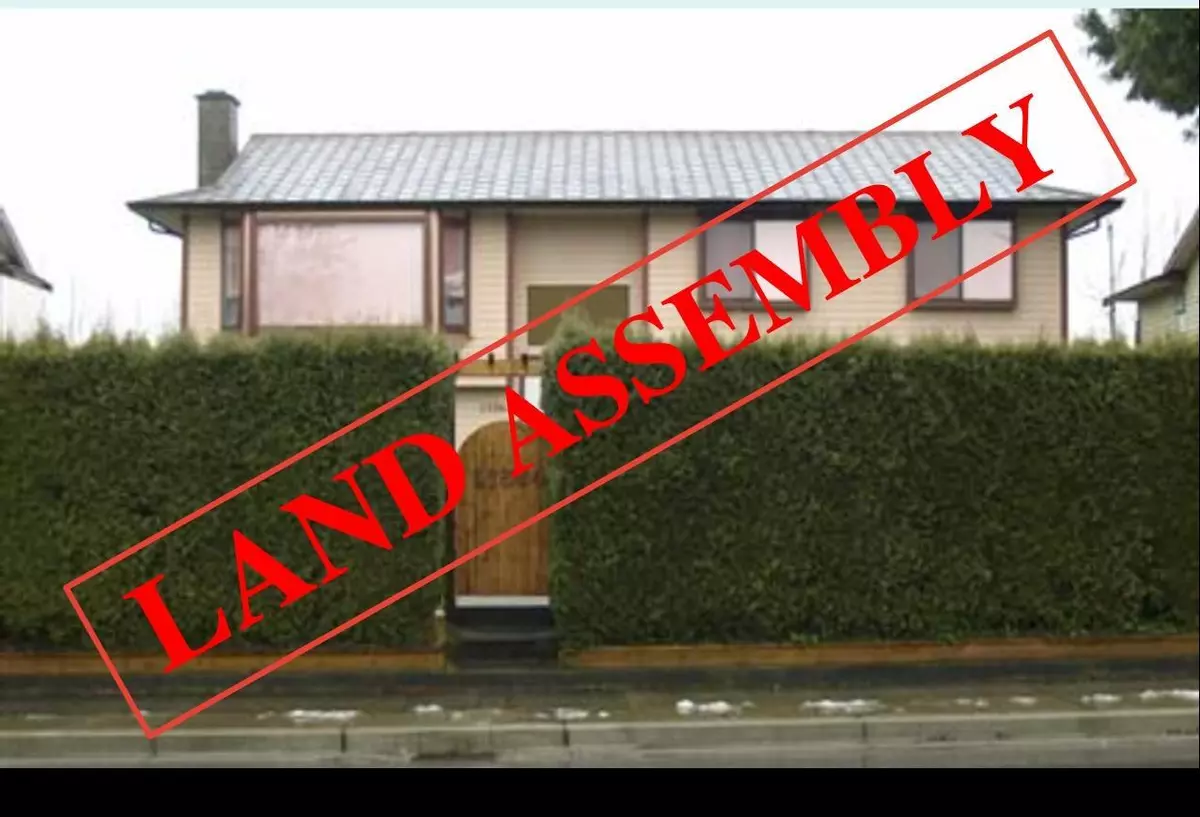 Surrey, BC V3R7S4,15564 100 AVENUE