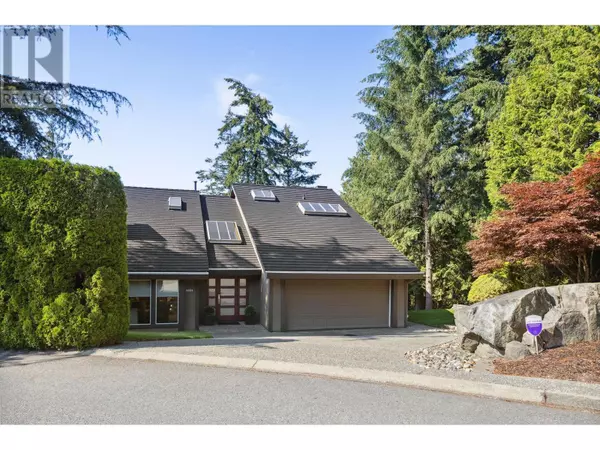 West Vancouver, BC V7W3A6,5321 MONTE BRE CRESCENT