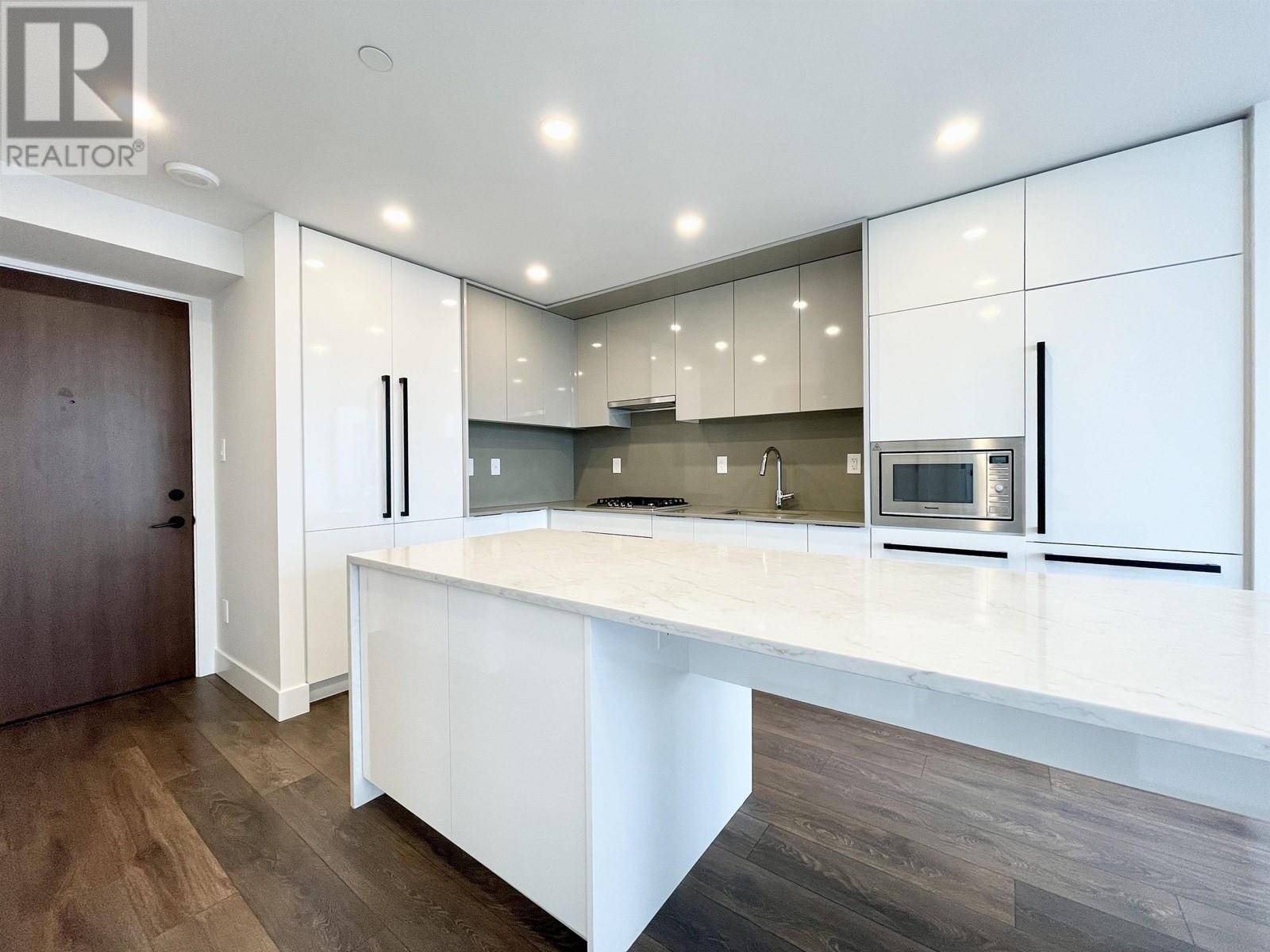 Burnaby, BC V5H0J9,4711 HAZEL ST #1006