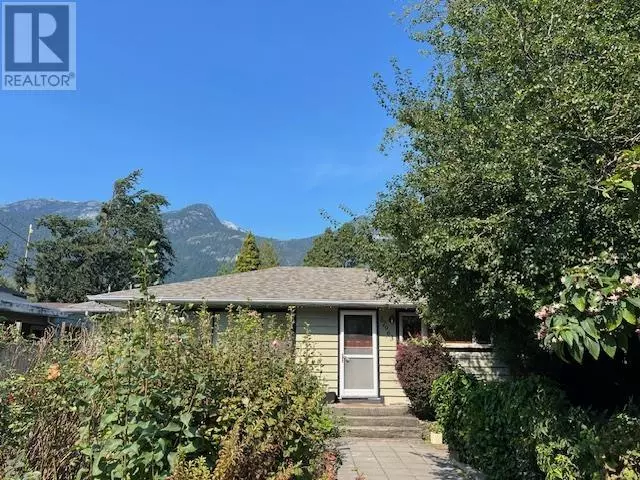 37963 FOURTH AVENUE, Squamish, BC V8B0B7