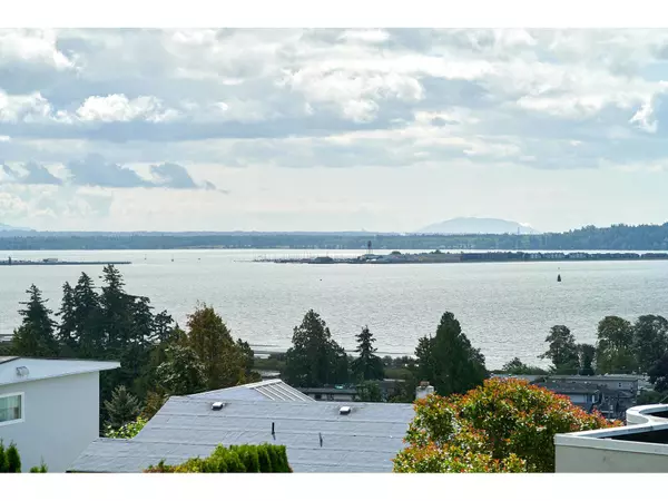 White Rock, BC V4B1V4,15662 SEMIAHMOO AVENUE