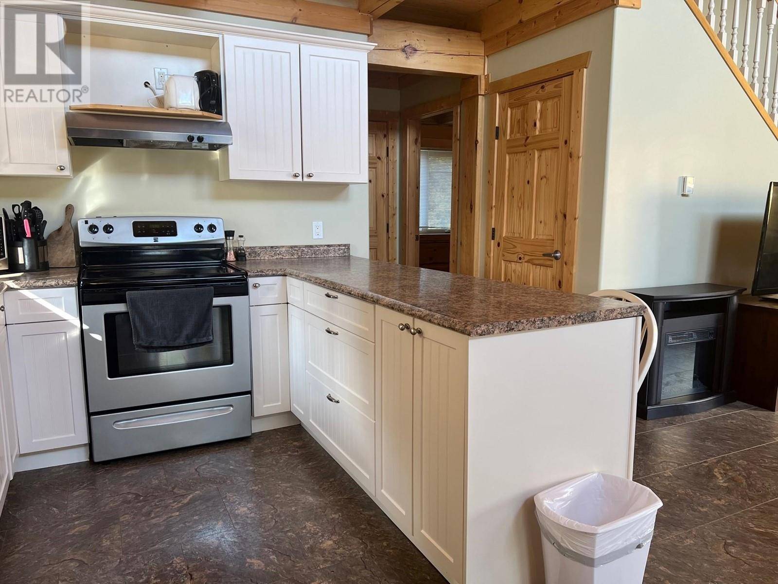 Hudsons Hope, BC V0C1V0,10405 LEMIEUX STREET