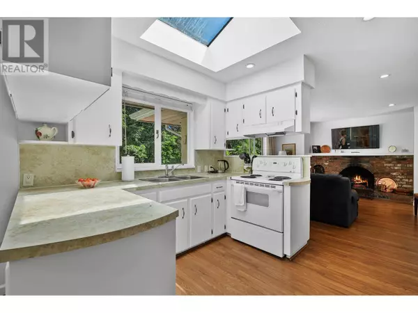 West Vancouver, BC V7W1S7,5749 CRANLEY DRIVE