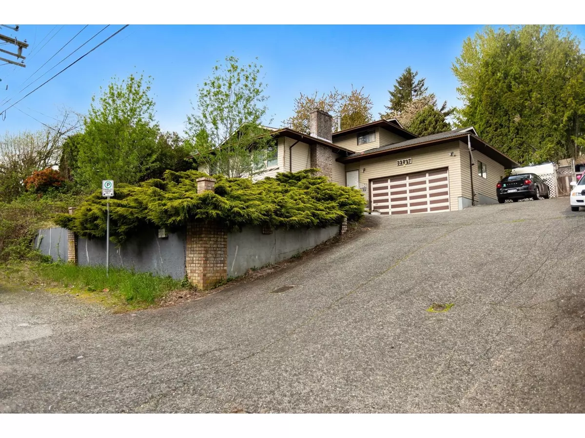 Mission, BC V2V6C1,32827 14 AVENUE