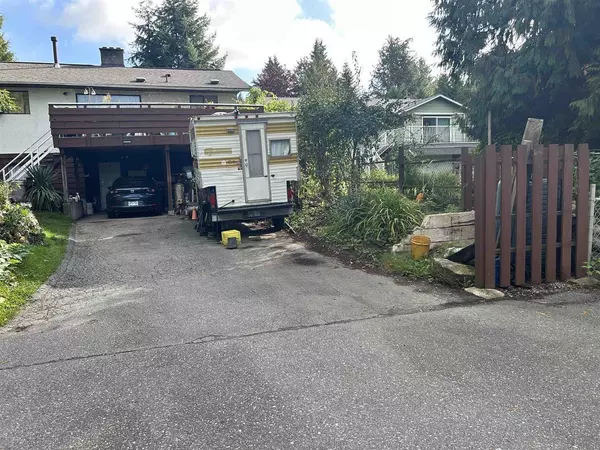 Surrey, BC V3R6M8,10297 144A STREET