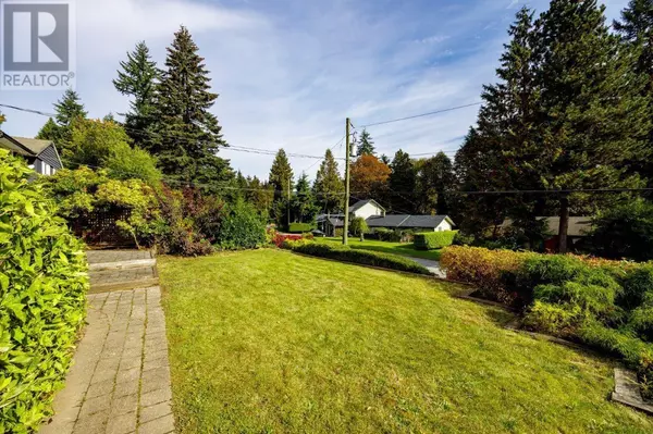 North Vancouver, BC V7J2T4,1427 APPIN ROAD