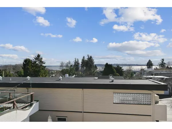 White Rock, BC V4B3J4,925 KENT STREET