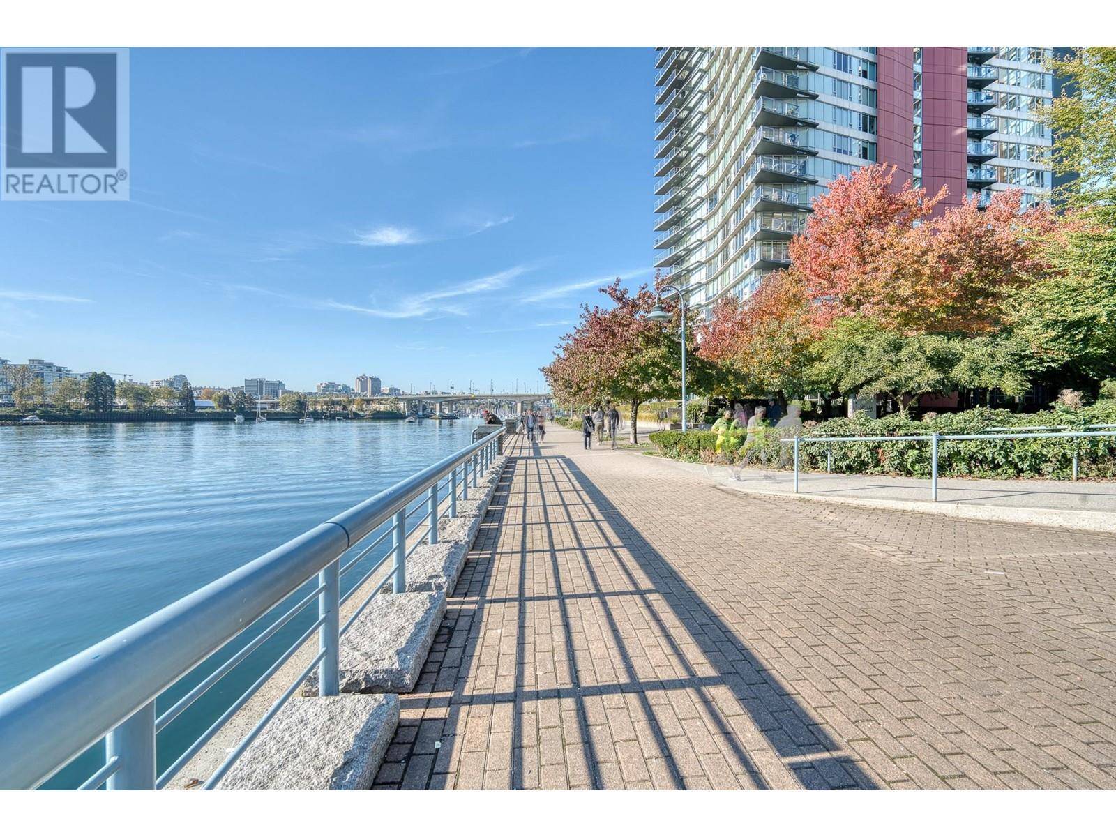 Vancouver, BC V6B0A5,8 SMITHE Mews #1703