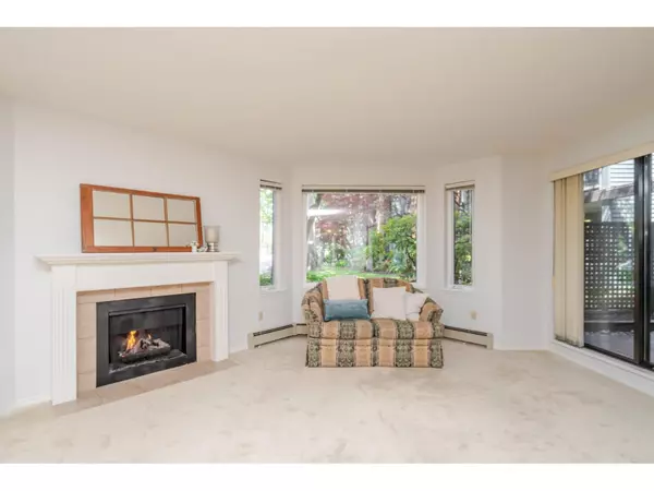 Surrey, BC V4A8Y6,15300 17 #102