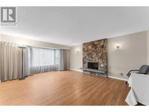 Burnaby, BC V5A3S8,3664 LYNNDALE CRESCENT