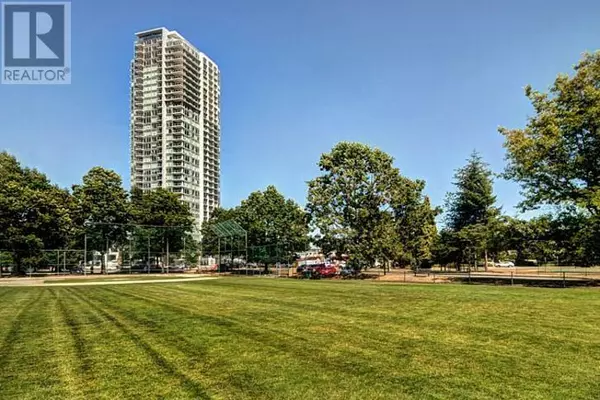 6588 NELSON AVE #1706, Burnaby, BC V5H0E8