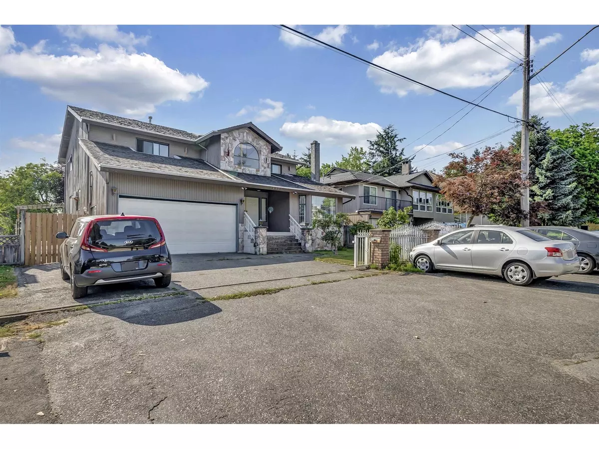 Surrey, BC V3T4L2,10627 138A STREET