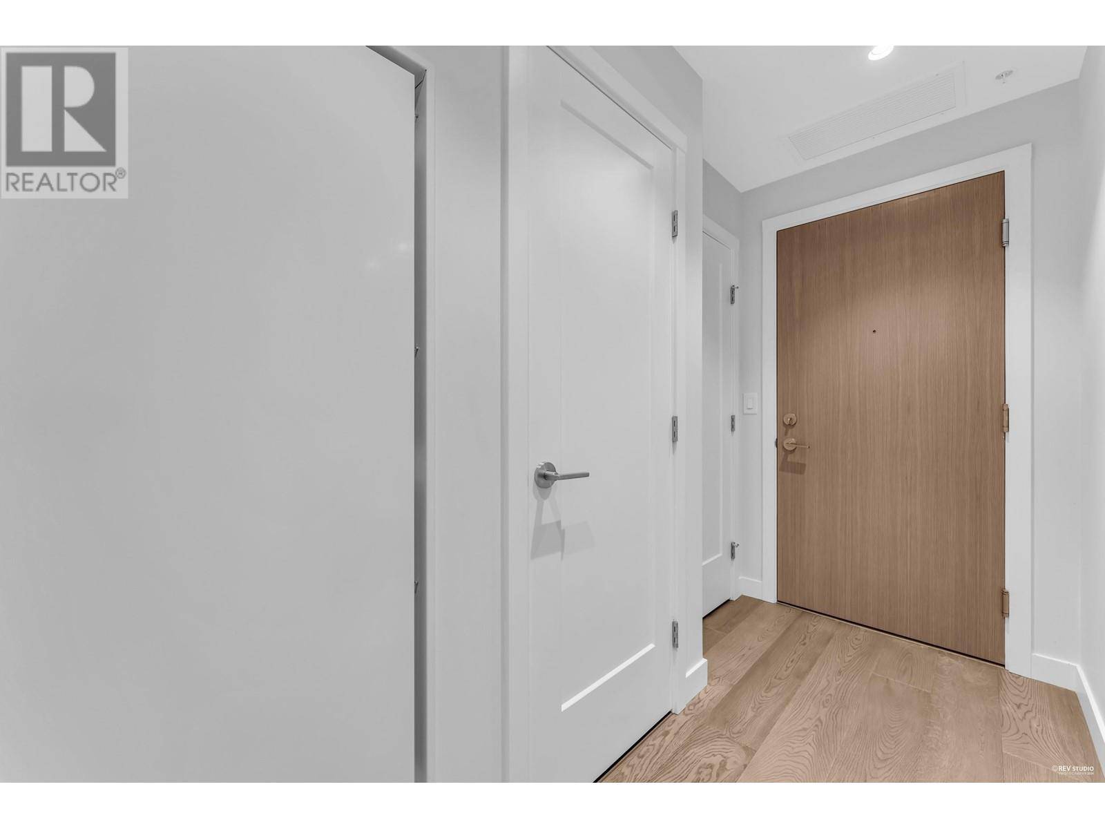 Vancouver, BC V6S0M6,5608 BERTON AVE #1105