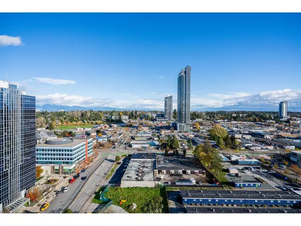 Surrey, BC V3T0E7,10777 UNIVERSITY #2112