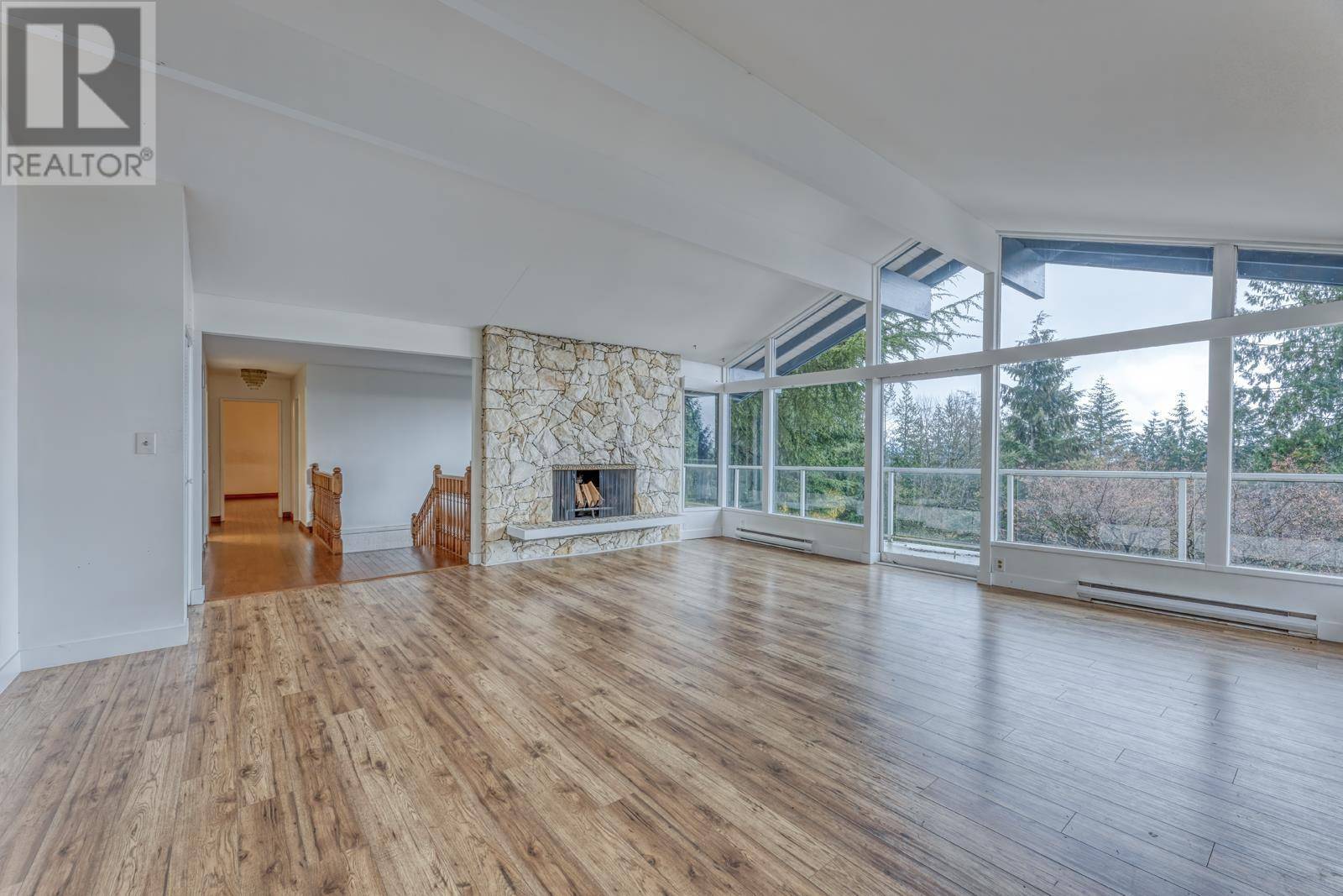 West Vancouver, BC V7S2P5,1380 BURNSIDE ROAD