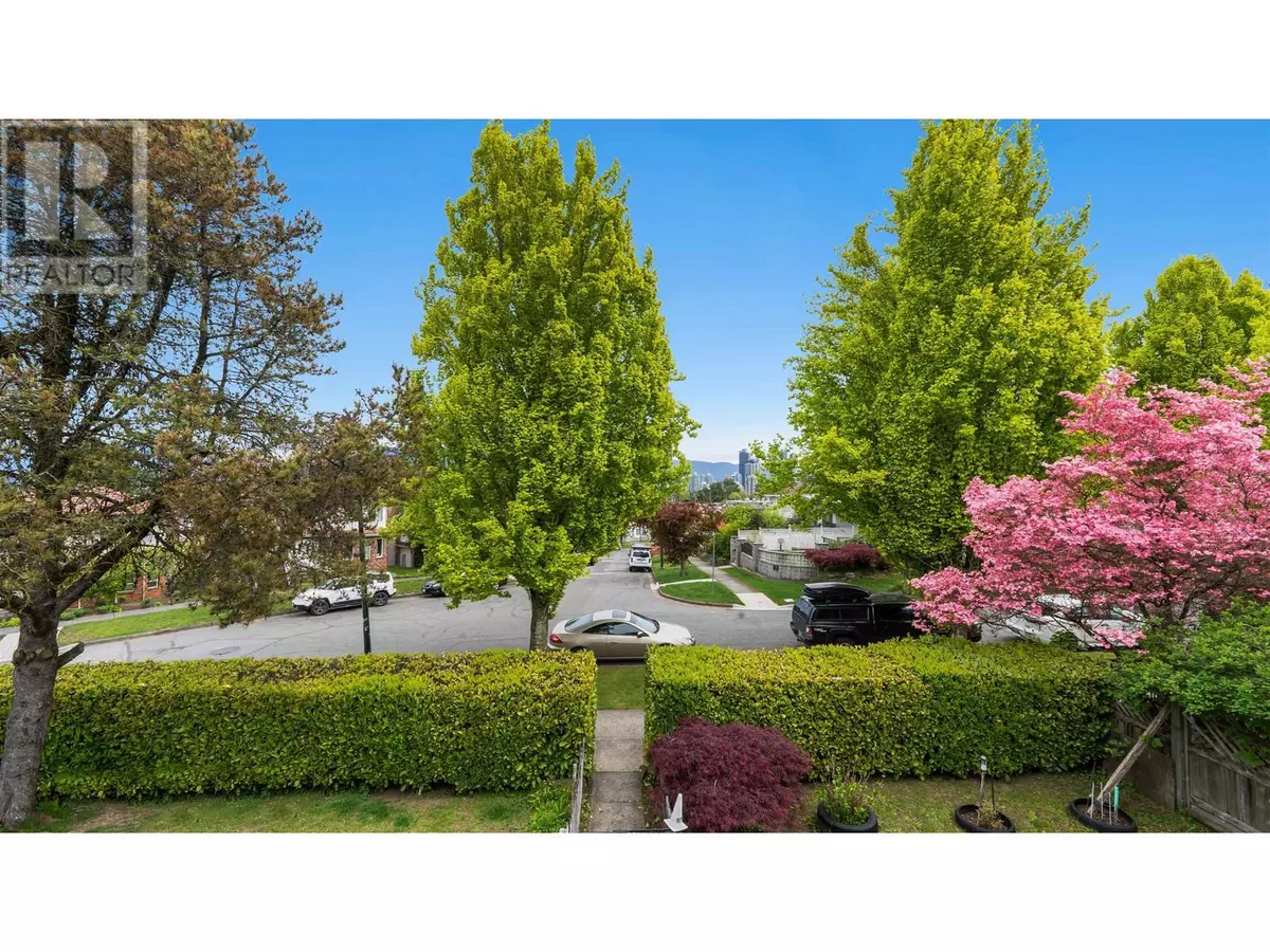 Vancouver, BC V5M4B2,3105 DIEPPE DRIVE