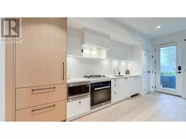 Vancouver, BC V5Y0N6,94 West KING EDWARD AVE #24